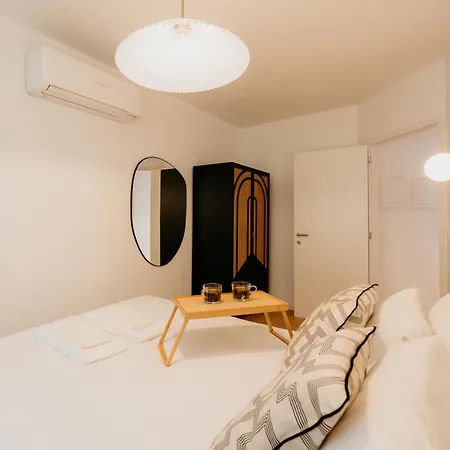 Апартаменты Mary Pink - No 2c - Elegant Two-bedroom Лиссабон