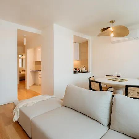 Апартаменты Mary Pink - No 2c - Elegant Two-bedroom Лиссабон