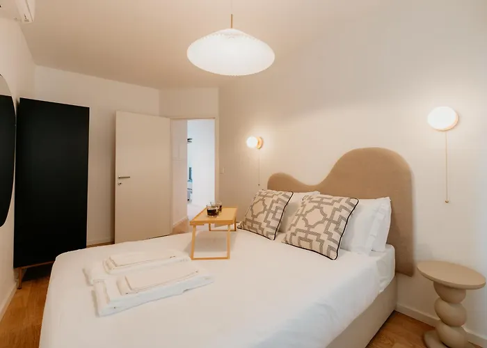 Mary Pink - No 2c - Elegant Two-bedroom *